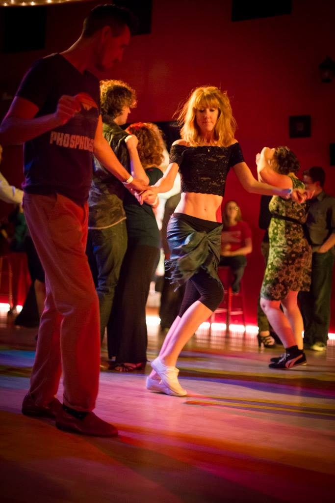 Ikki yosh rus ayol jinsiy olatni birinchi marta kordi.